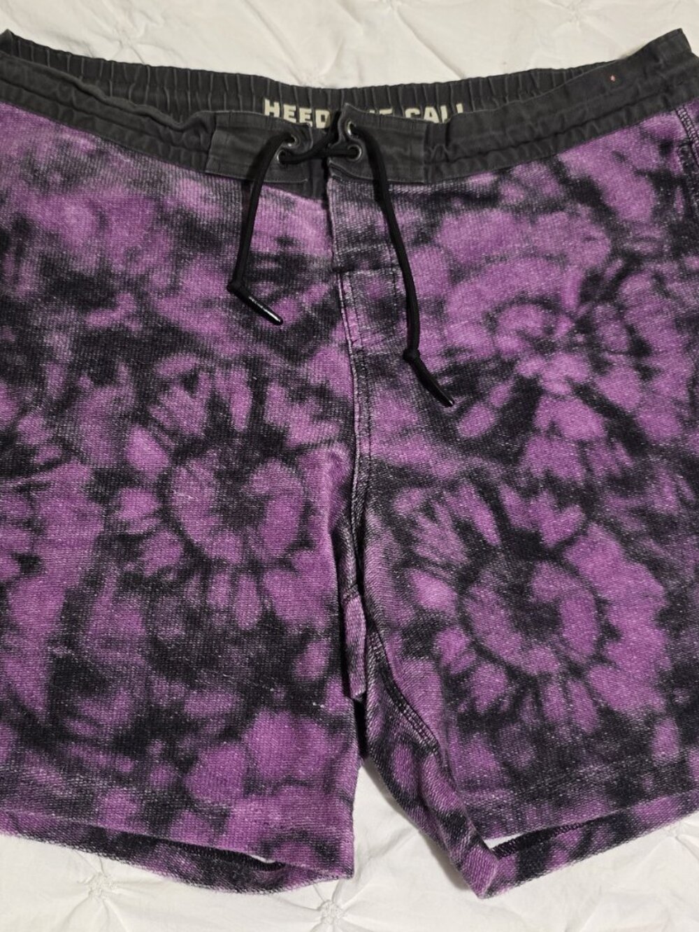 Howler Brothers Skulls n' Begonias Tranquilo Chillshorts (36) - Picture 2 of 5